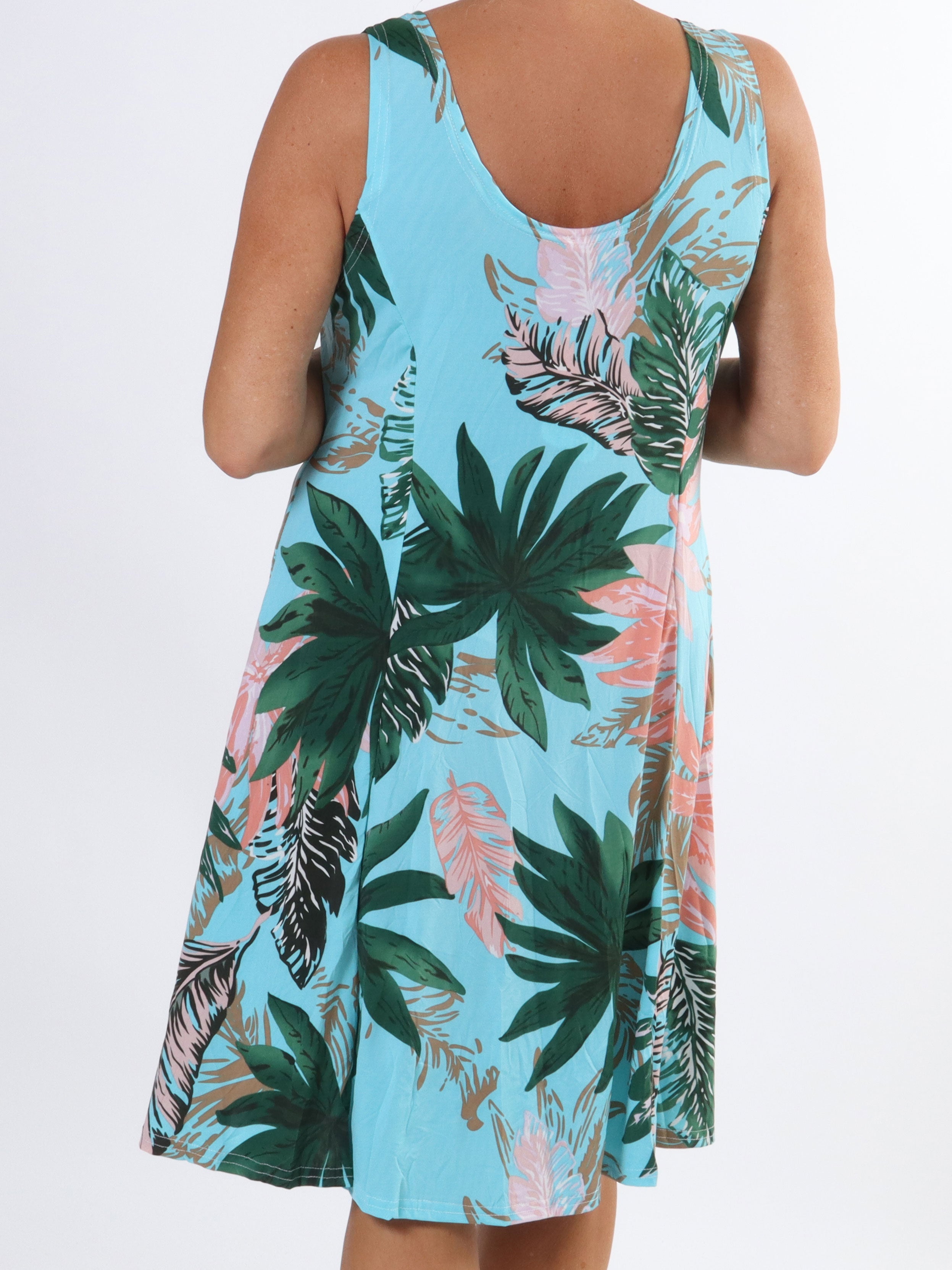 Maj Tropical - Sød elastisk plus size sommerkjole med blomster